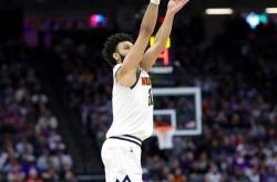 约基奇绝杀时刻，连续三场30+点燃赛场，爆发新星迎来胜利！