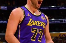 东契奇三巨头联手，官方宣布新规得分突破，魔术冲击季后赛！