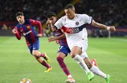 包含巴塞罗那悲伤出局，欧冠梦碎，球迷沉痛难振的词条