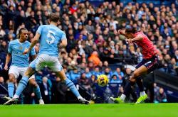 包含曼联抢射扳平比分，客场赛果积分暂时提升的词条