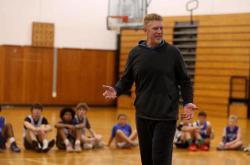 冲进季后赛关键时刻，团结拼搏不怯弱！